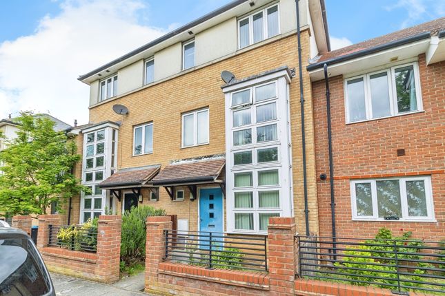 3 bedroom town house for sale
