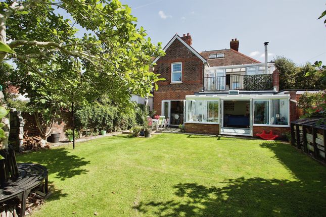 6 bedroom detached house for sale