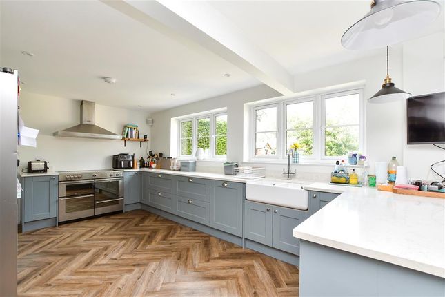 5 bed detached house