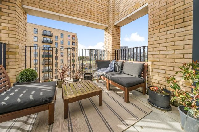Moy Lane, London 2 bed apartment for sale
