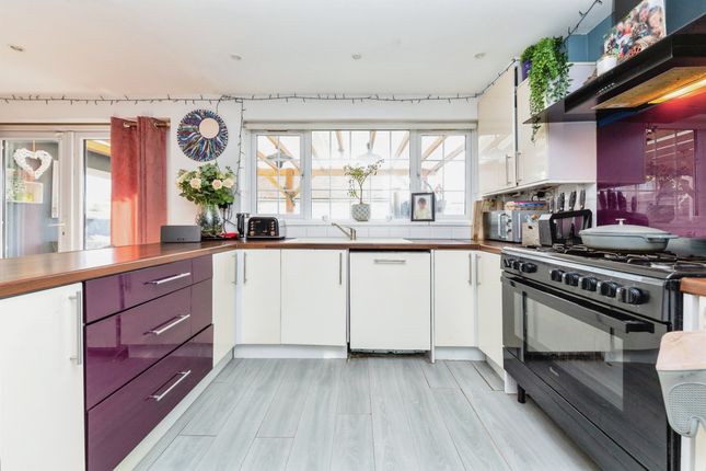 4 bedroom link detached house for sale