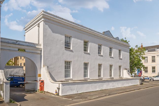 Bath Road, Gloucestershire GL53 1 bed apartment for sale