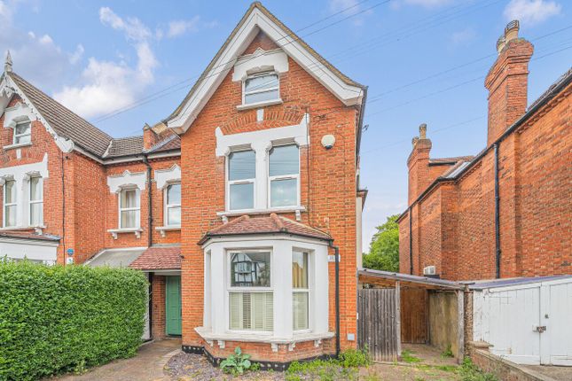 Hopton Road, Streatham, London, SW16 2 bed flat for sale