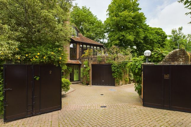 4 bedroom end of terrace house for sale