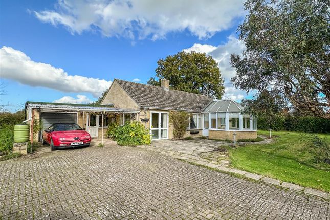 Cloatley Road, Hankerton 3 bed detached bungalow for sale