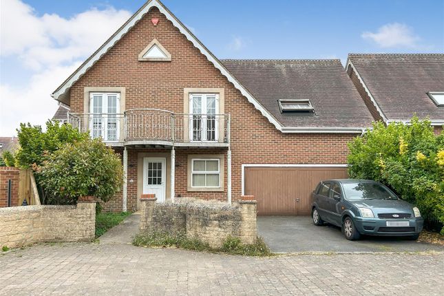 5 bed detached house