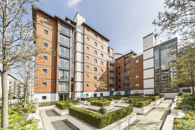 Holland Gardens, Brentford TW8 2 bed flat for sale
