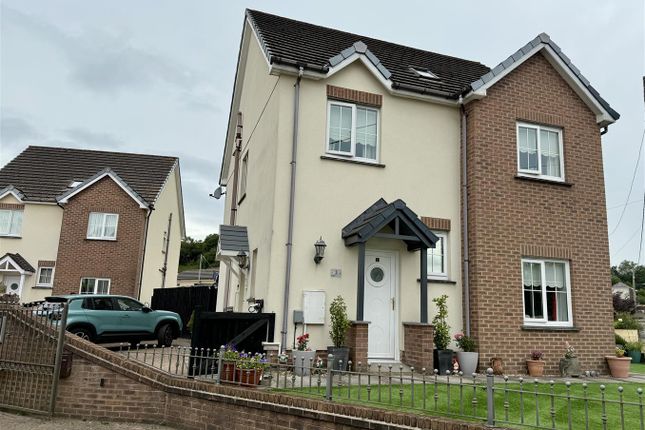 5 bed detached house