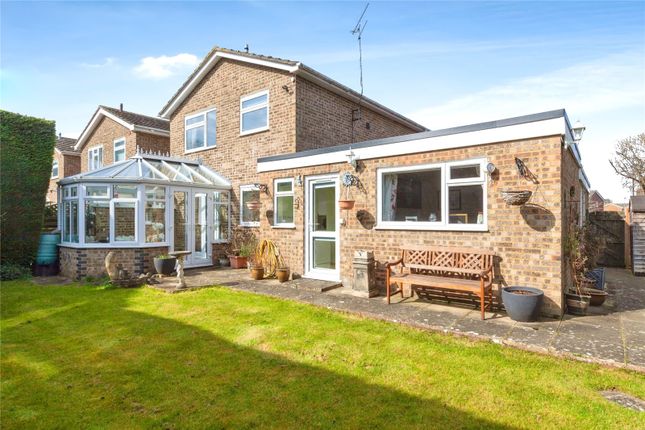 4 bed link detached house