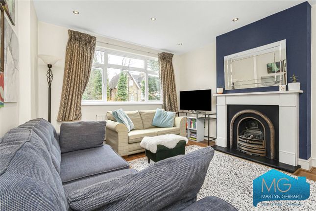 Torrington Close, London, N12 2 bed apartment for sale