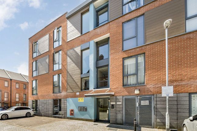 Harvey Close, London NW9 2 bed flat for sale