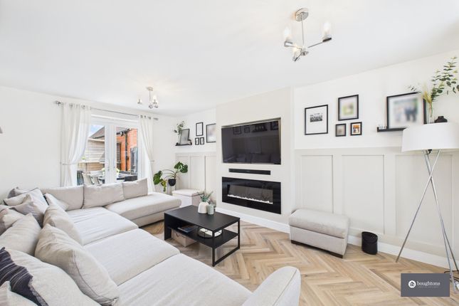 4 bedroom link detached house for sale