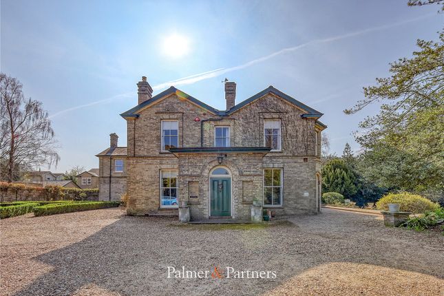 6 bed detached house