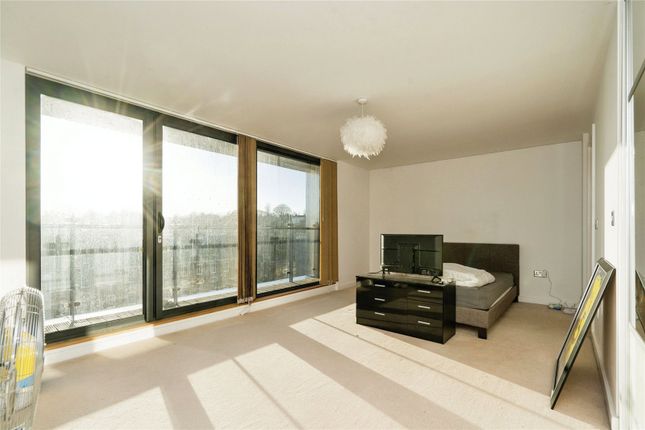 3 bedroom flat for sale
