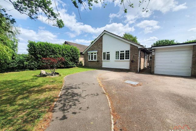 Woodlands Way, Horsham RH13 4 bed detached bungalow for sale