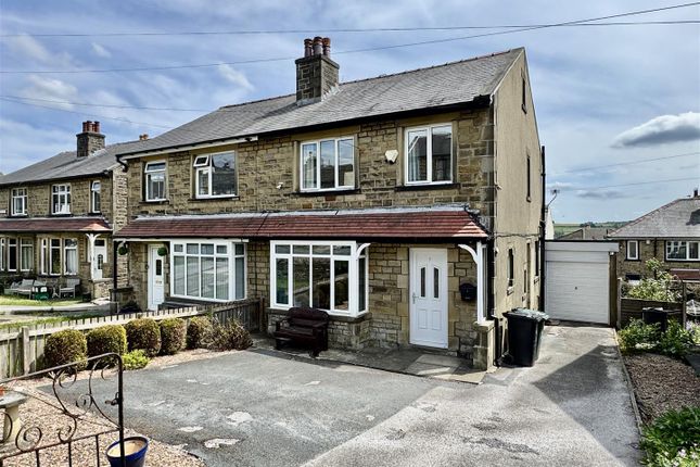 Moorcroft Avenue, Oakworth, Keighley... 3 bed semi