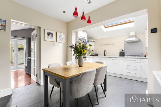 Whittington Road, Bowes Park, N22 2 bed flat for sale