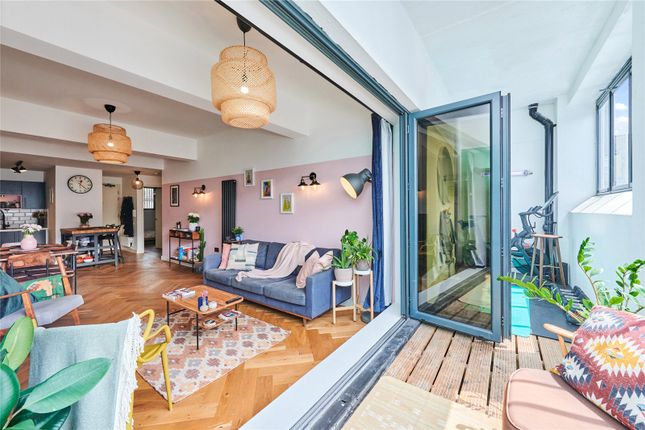 Gillett Place, Dalston, Hackney, London 2 bed flat for sale