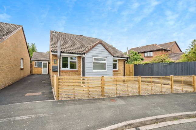 Southleigh Grove, Hayling Island PO11 2 bed detached bungalow for sale