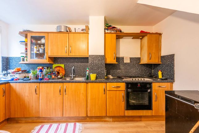 St Stephens Road, London E3 2 bed flat for sale