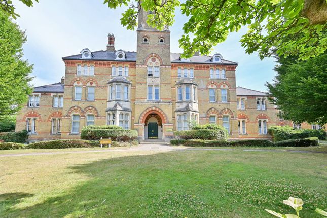3 bedroom flat for sale
