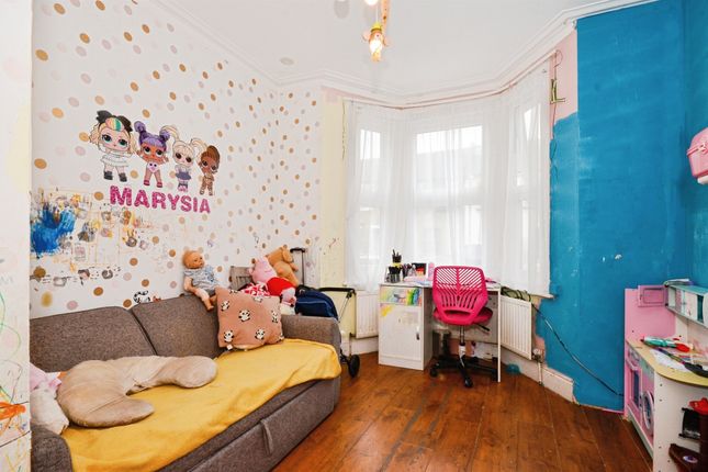 1 bedroom ground floor flat for sale