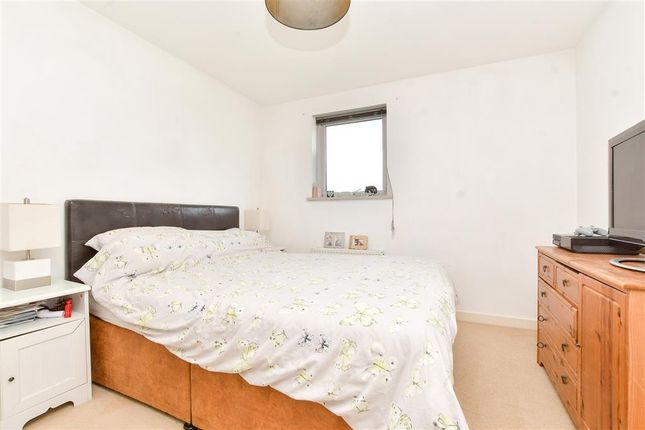 Park View Road, Leatherhead, Surrey 2 bed flat for sale