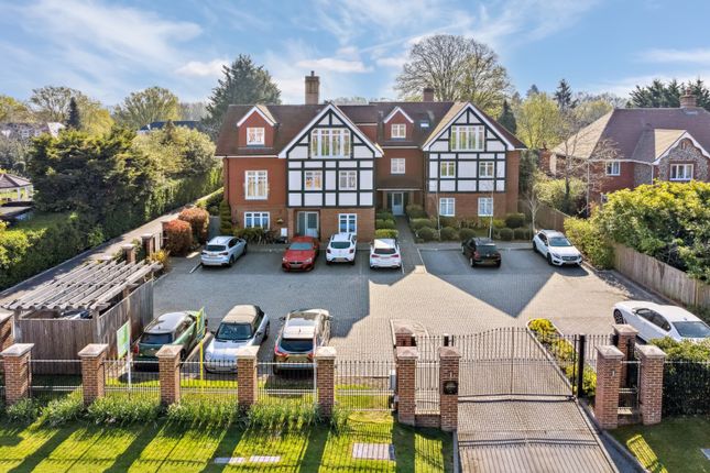 4 By the Green Court, Shoppenhangers... 2 bed apartment for sale