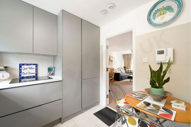 Salisbury Avenue, London N3 2 bed flat for sale
