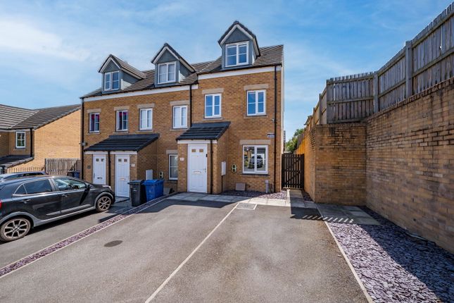 3 bedroom town house for sale