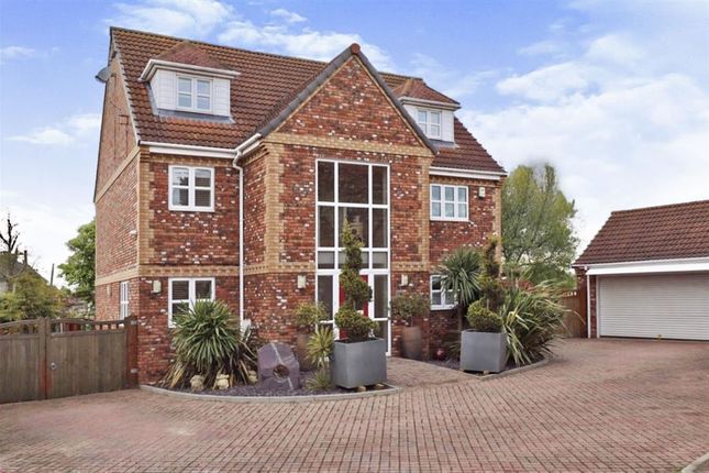 5 bed detached house