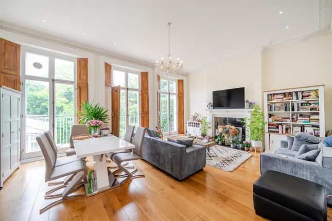 Buckland Crescent, Belsize Park, NW3 2 bed flat for sale