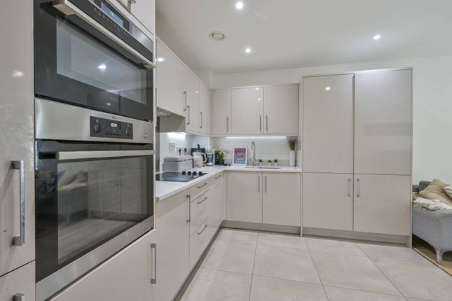 Osiers Road, Wandsworth, London, SW18 2 bed flat for sale