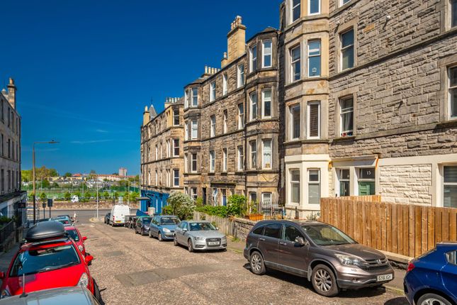 9/7 Meadowbank Avenue, Edinburgh, EH8 1 bed flat for sale
