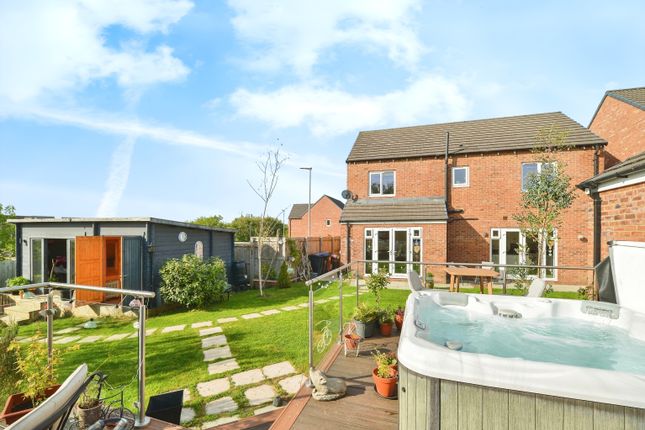 4 bed detached house