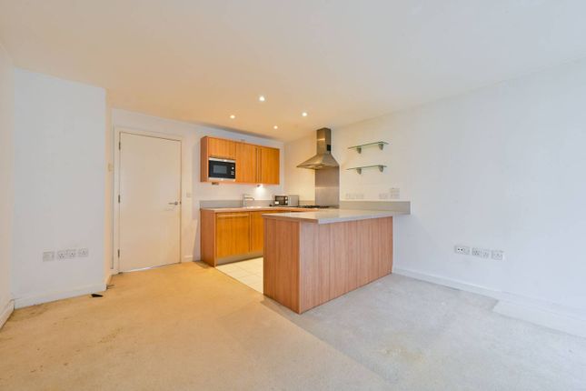 Buckler Court, Islington, London, N7 2 bed flat for sale