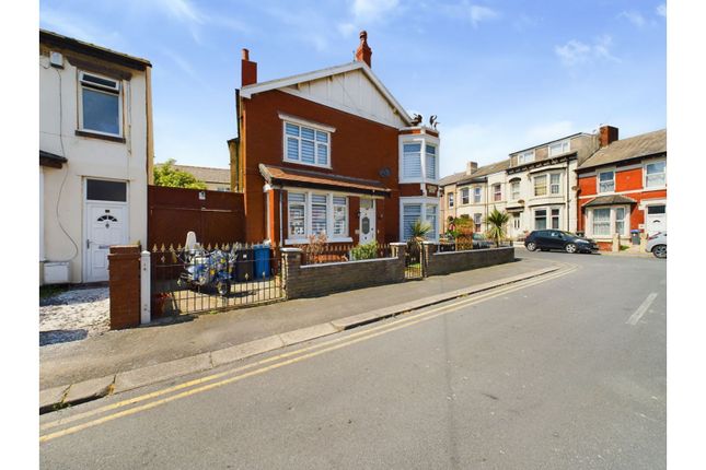 3 bed end terrace house