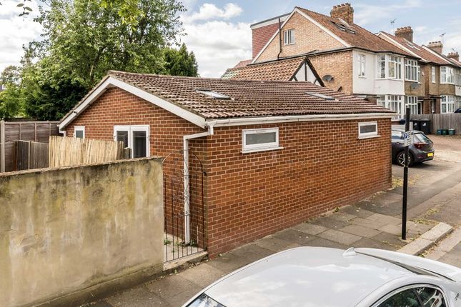 Barlow Road, London W3 1 bed bungalow for sale