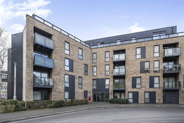 Market Street, Surrey KT15 2 bed flat for sale