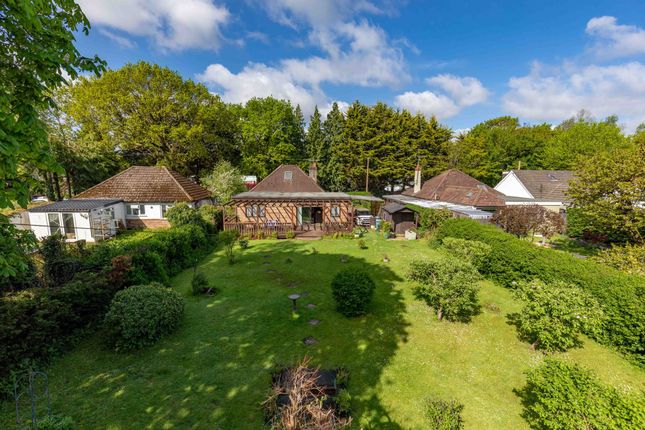 Peeks Brook Lane, Horley RH6 3 bed chalet for sale