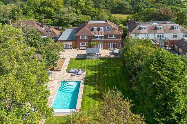 5 bed detached house