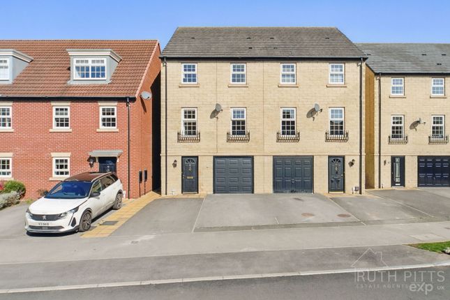 Turnberry Avenue, Pontefract WF7 4 bed semi