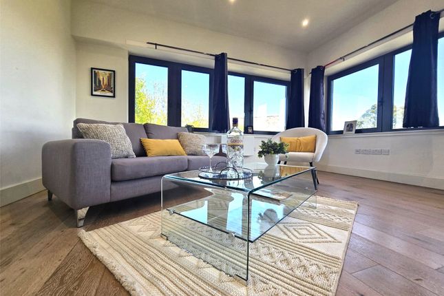 4 Mondial Way, Hayes, UB3 1 bed apartment for sale
