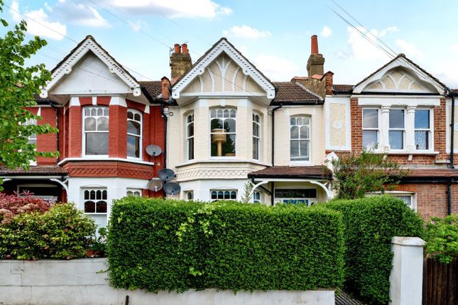 3 bedroom flat for sale