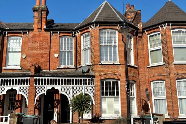 Hillfield Park, London, N10 3 bed apartment for sale