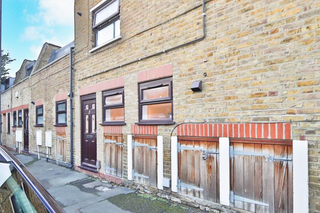 Cardigan Road, London 2 bed flat for sale