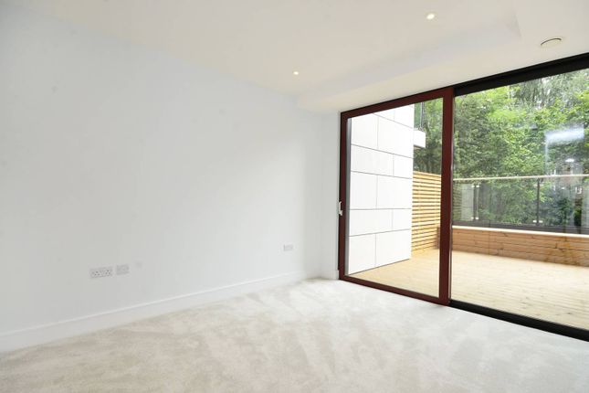 Knaresborough Drive, Earlsfield... 2 bed flat for sale