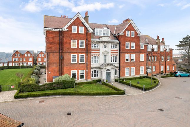 Eversley Park, Folkestone, CT20 2 bed flat for sale