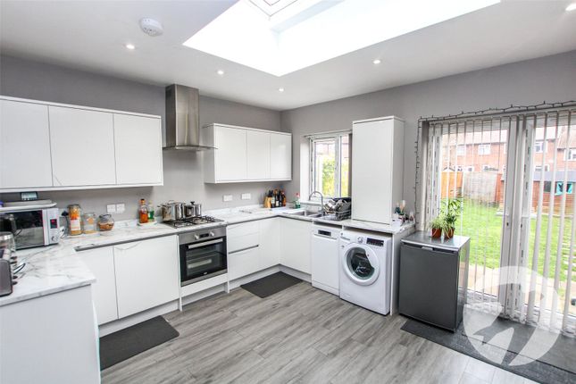 Prestbury Square, London, SE9 3 bed terraced house for sale