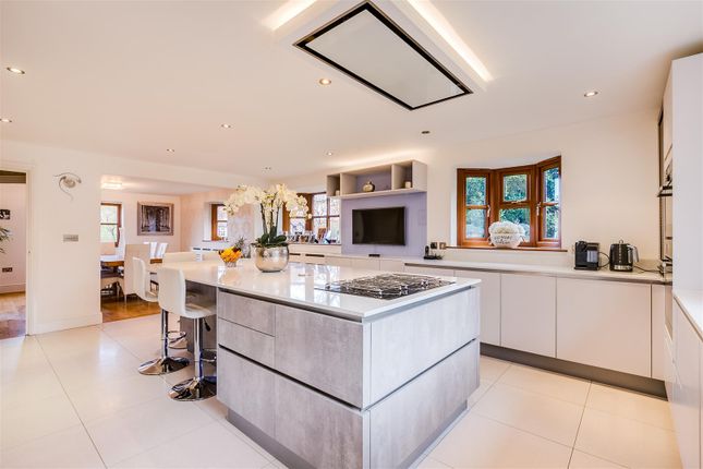 Chestnut Walk, Welwyn, AL6 5 bed detached house for sale